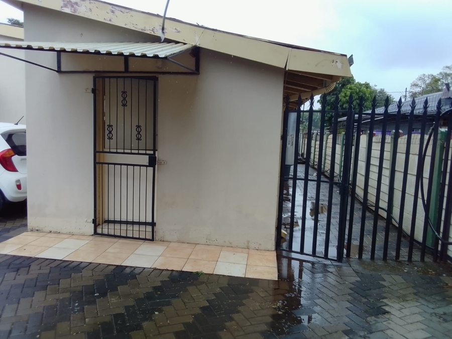 To Let 1 Bedroom Property for Rent in Oos Einde North West